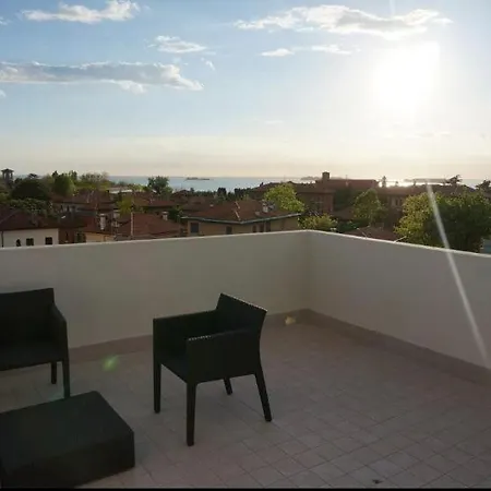 Stylish Penthouse In Venice Lido, 10 Minutes From Saint Marks Square Lido de Venecia